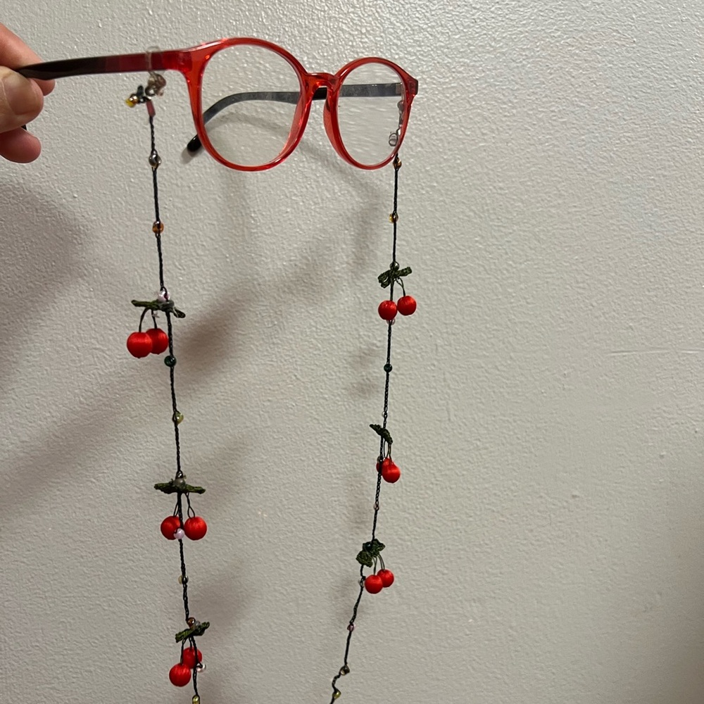 EYEGLASS STRAPS